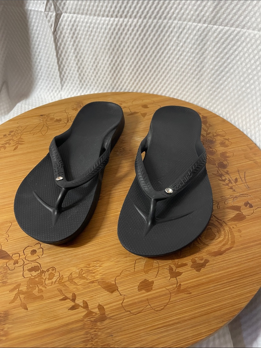 Archie's Women's Black Cushioned Flip Flop Sandals  with Crystal size 5